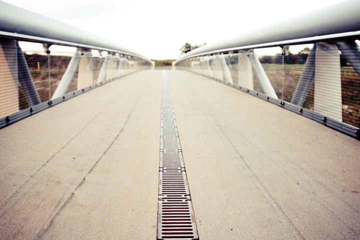 Transport bridge